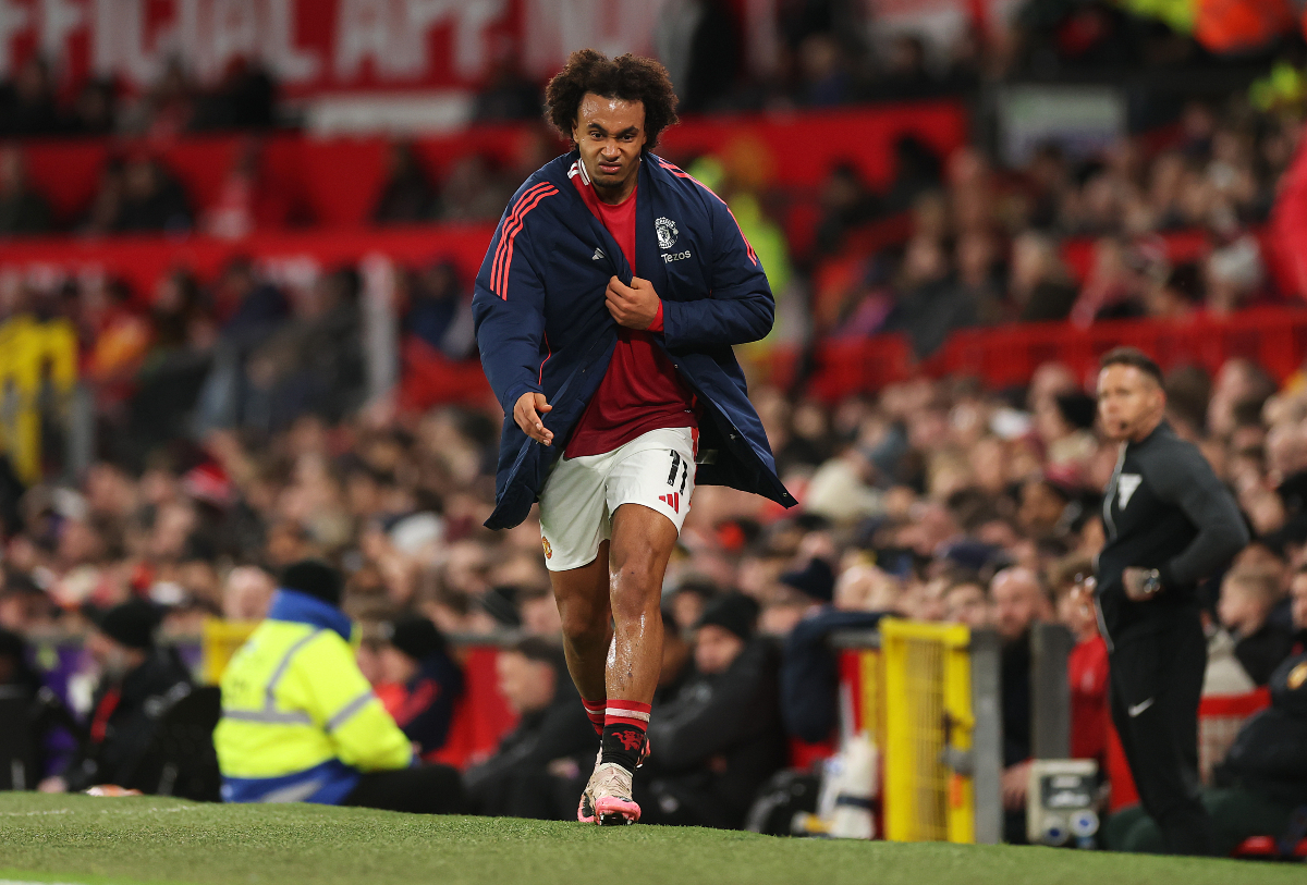Joshua Zirkzee Manchester United player who was caught playing Clash of Clans